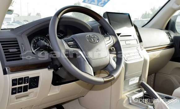 Buy Import Toyota Land Cruiser White Car in Import - Dubai in Baa Buy Import Toyota Land Cruiser White Car in Import - Dubai in Baa