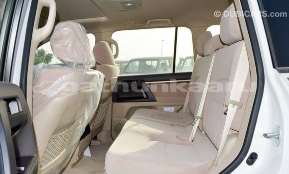Buy Import Toyota Land Cruiser White Car in Import - Dubai in Baa Buy Import Toyota Land Cruiser White Car in Import - Dubai in Baa