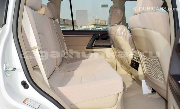 Buy Import Toyota Land Cruiser White Car in Import - Dubai in Baa Buy Import Toyota Land Cruiser White Car in Import - Dubai in Baa