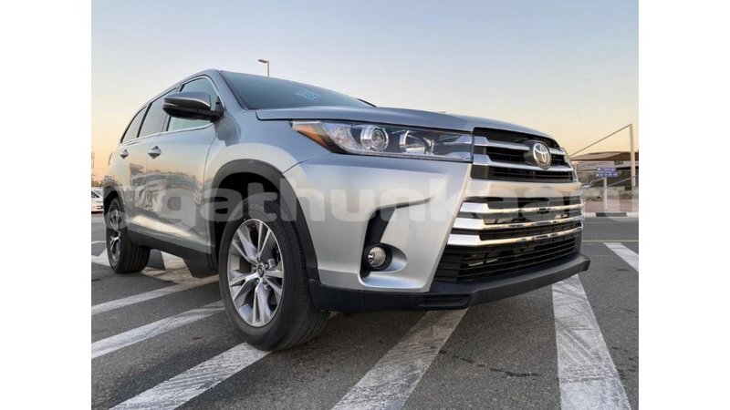 Big with watermark toyota highlander baa import dubai 1814