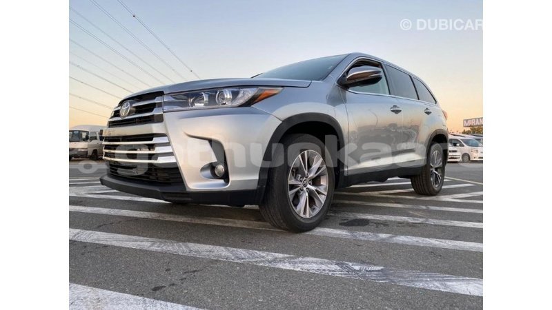 Big with watermark toyota highlander baa import dubai 1814