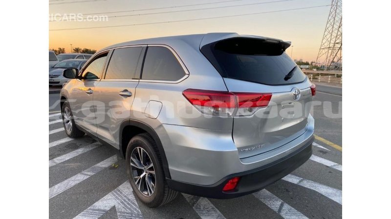 Big with watermark toyota highlander baa import dubai 1814