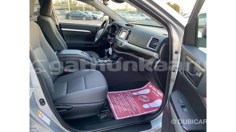 Big with watermark toyota highlander baa import dubai 1814