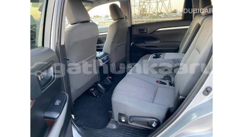 Big with watermark toyota highlander baa import dubai 1814