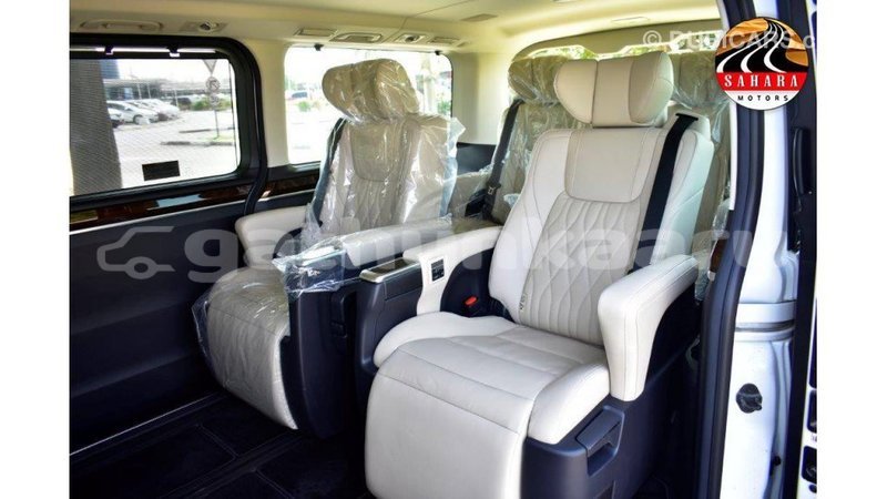 Big with watermark toyota granvia baa import dubai 1818