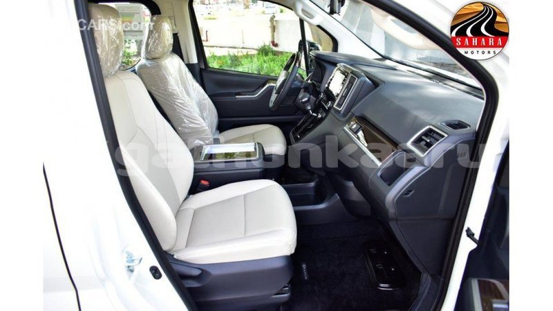 Big with watermark toyota granvia baa import dubai 1818