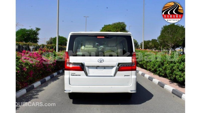Big with watermark toyota granvia baa import dubai 1818