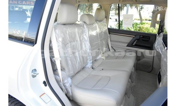 Buy Import Toyota Land Cruiser White Car in Import - Dubai in Baa Buy Import Toyota Land Cruiser White Car in Import - Dubai in Baa