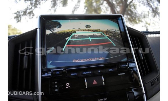 Buy Import Toyota Land Cruiser White Car in Import - Dubai in Baa Buy Import Toyota Land Cruiser White Car in Import - Dubai in Baa