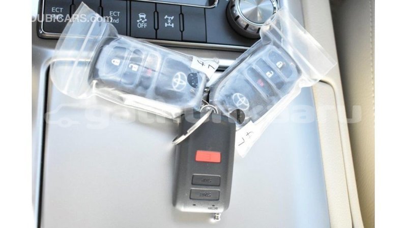 Big with watermark toyota land cruiser baa import dubai 1819