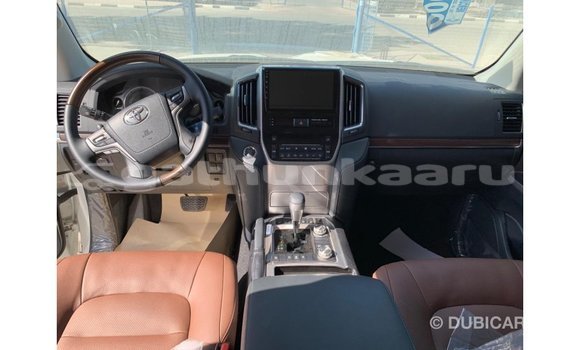 Buy Import Toyota Land Cruiser White Car in Import - Dubai in Baa Buy Import Toyota Land Cruiser White Car in Import - Dubai in Baa