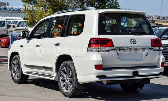 Buy Import Toyota Land Cruiser White Car in Import - Dubai in Baa Buy Import Toyota Land Cruiser White Car in Import - Dubai in Baa