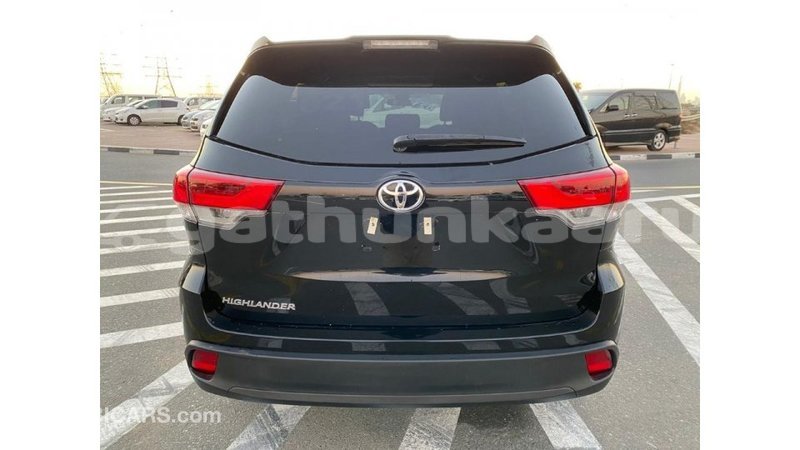 Big with watermark toyota highlander baa import dubai 1836