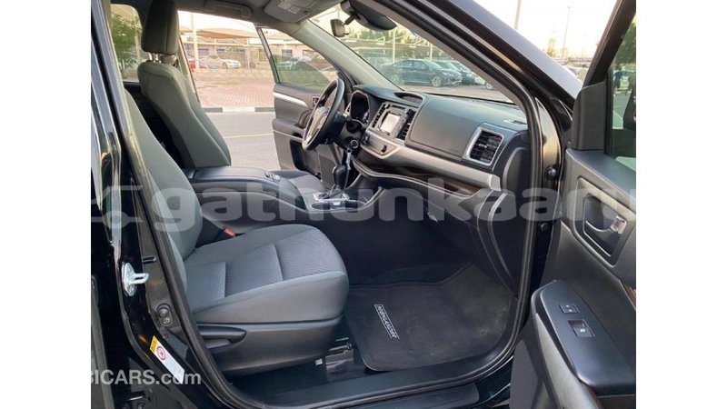 Big with watermark toyota highlander baa import dubai 1836