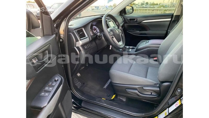 Big with watermark toyota highlander baa import dubai 1836