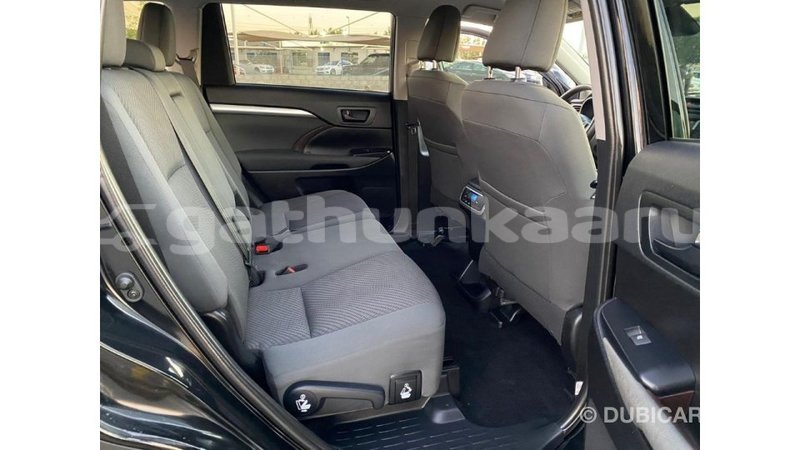 Big with watermark toyota highlander baa import dubai 1836