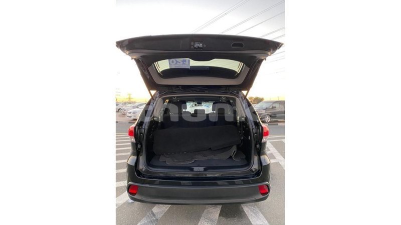 Big with watermark toyota highlander baa import dubai 1836