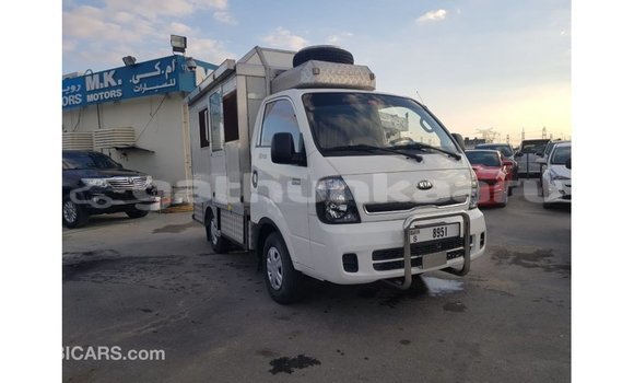 Buy Import Kia Carens White Car in Import - Dubai in Baa Buy Import Kia Carens White Car in Import - Dubai in Baa