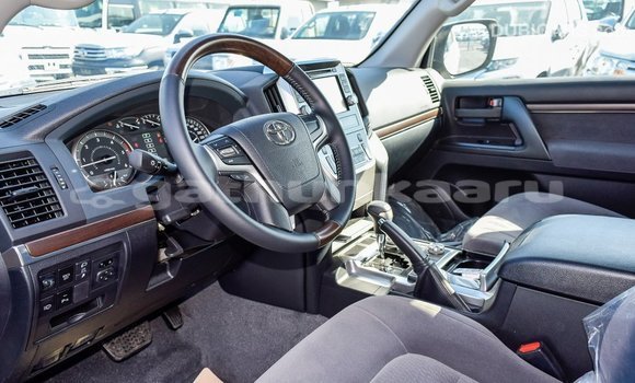 Buy Import Toyota Land Cruiser White Car in Import - Dubai in Baa Buy Import Toyota Land Cruiser White Car in Import - Dubai in Baa