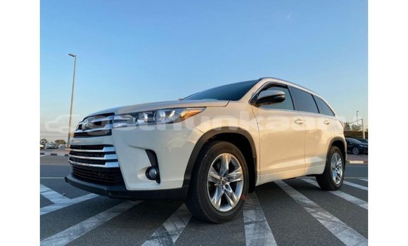 Buy Import Toyota Highlander White Car in Import - Dubai in Baa Buy Import Toyota Highlander White Car in Import - Dubai in Baa