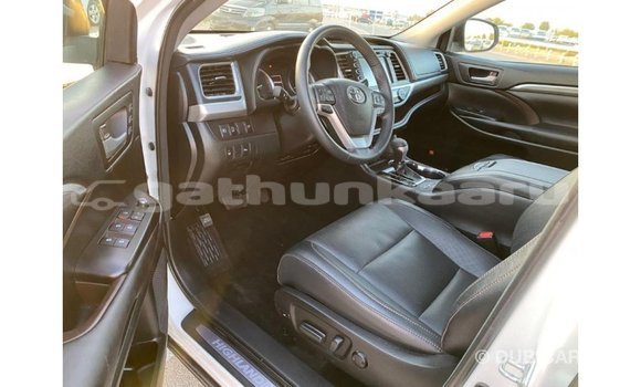 Buy Import Toyota Highlander White Car in Import - Dubai in Baa Buy Import Toyota Highlander White Car in Import - Dubai in Baa