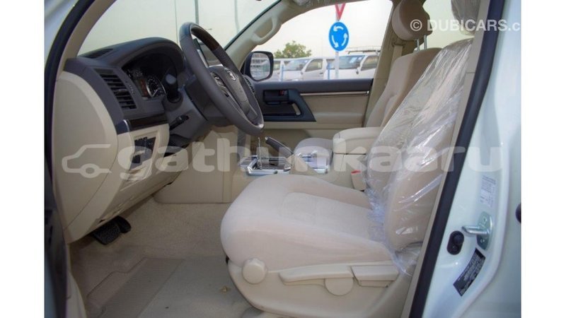 Big with watermark toyota land cruiser baa import dubai 1902