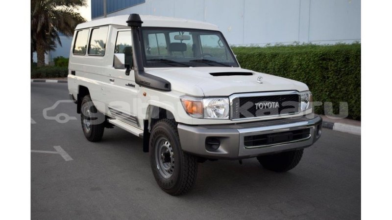 Big with watermark toyota land cruiser baa import dubai 1903