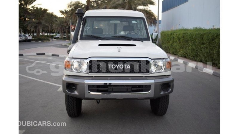 Big with watermark toyota land cruiser baa import dubai 1903