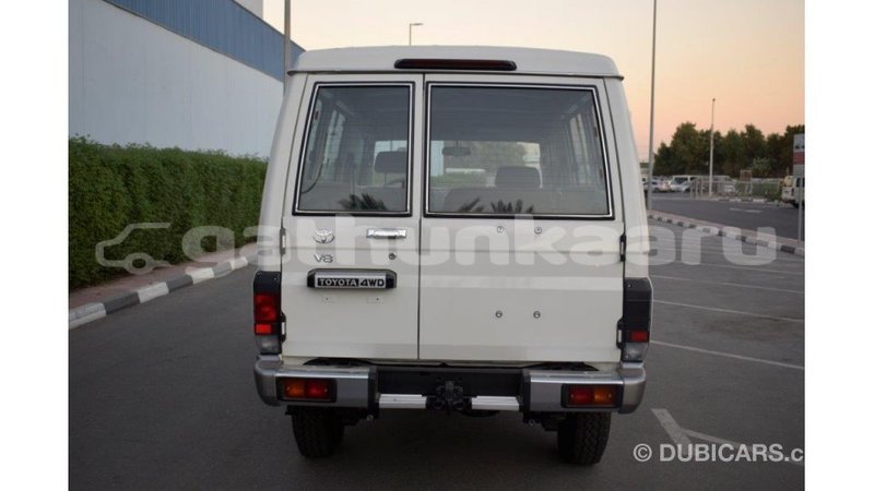 Big with watermark toyota land cruiser baa import dubai 1903