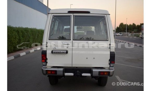 Buy Import Toyota Land Cruiser White Car in Import - Dubai in Baa Buy Import Toyota Land Cruiser White Car in Import - Dubai in Baa