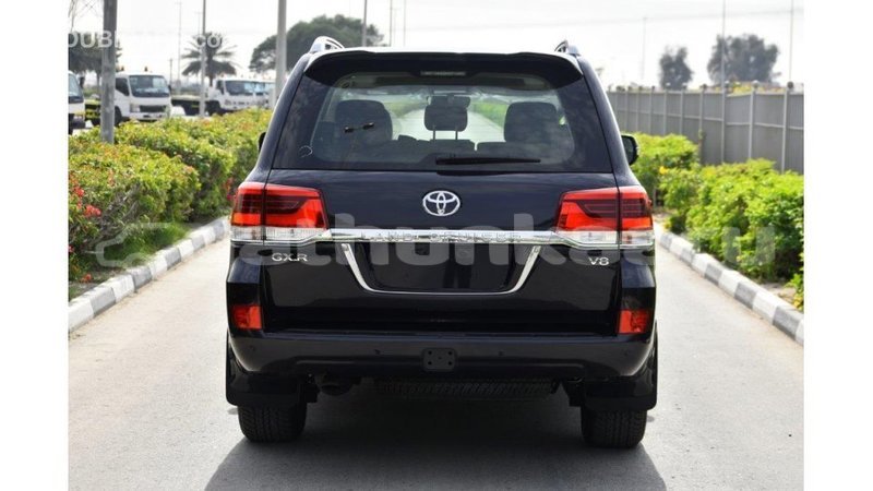 Big with watermark toyota land cruiser baa import dubai 1911