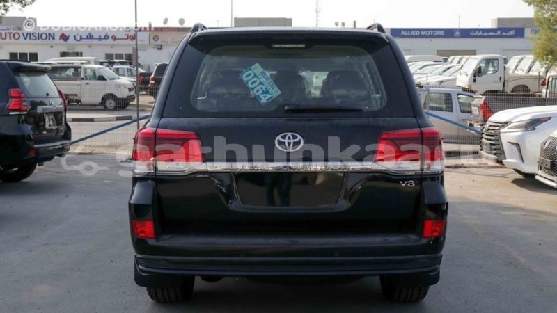 Big with watermark toyota land cruiser baa import dubai 1912