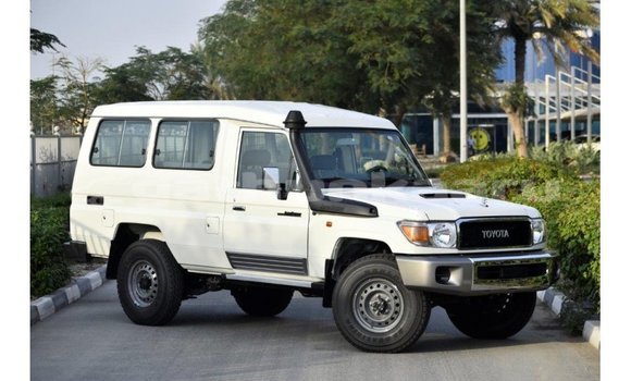 Buy Import Toyota Land Cruiser White Car in Import - Dubai in Baa Buy Import Toyota Land Cruiser White Car in Import - Dubai in Baa