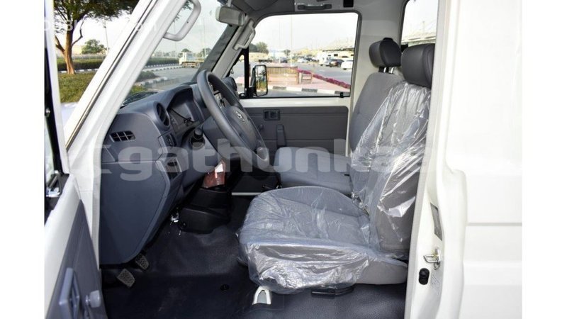 Big with watermark toyota land cruiser baa import dubai 1918
