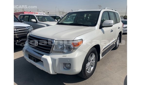 Buy Import Toyota Land Cruiser White Car in Import - Dubai in Baa Buy Import Toyota Land Cruiser White Car in Import - Dubai in Baa