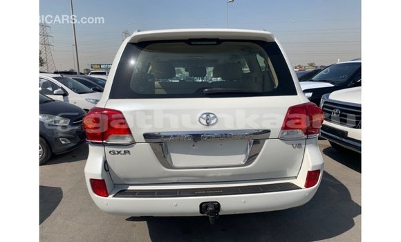 Buy Import Toyota Land Cruiser White Car in Import - Dubai in Baa Buy Import Toyota Land Cruiser White Car in Import - Dubai in Baa