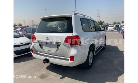Buy Import Toyota Land Cruiser White Car in Import - Dubai in Baa Buy Import Toyota Land Cruiser White Car in Import - Dubai in Baa