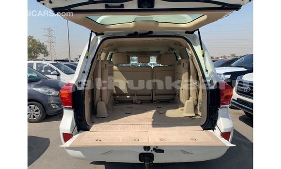 Buy Import Toyota Land Cruiser White Car in Import - Dubai in Baa Buy Import Toyota Land Cruiser White Car in Import - Dubai in Baa