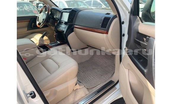 Buy Import Toyota Land Cruiser White Car in Import - Dubai in Baa Buy Import Toyota Land Cruiser White Car in Import - Dubai in Baa