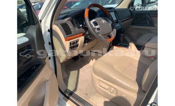 Buy Import Toyota Land Cruiser White Car in Import - Dubai in Baa Buy Import Toyota Land Cruiser White Car in Import - Dubai in Baa