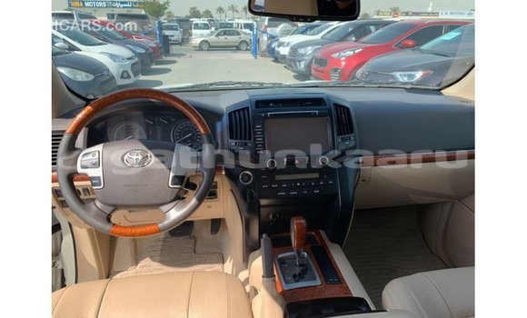 Buy Import Toyota Land Cruiser White Car in Import - Dubai in Baa Buy Import Toyota Land Cruiser White Car in Import - Dubai in Baa