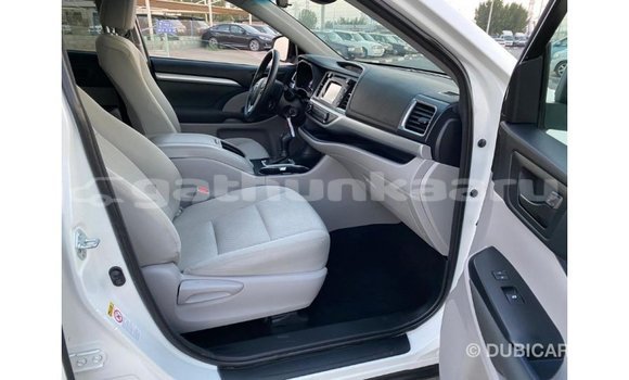 Buy Import Toyota Highlander White Car in Import - Dubai in Baa Buy Import Toyota Highlander White Car in Import - Dubai in Baa