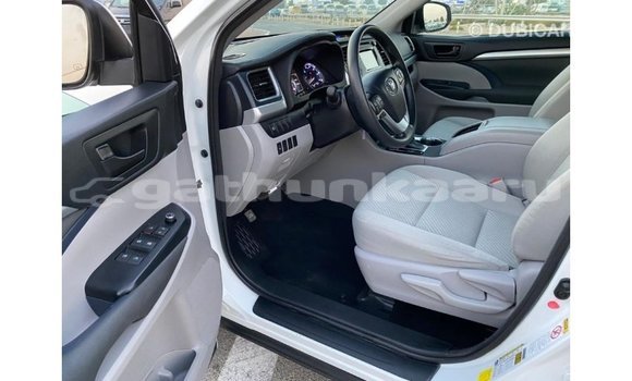 Buy Import Toyota Highlander White Car in Import - Dubai in Baa Buy Import Toyota Highlander White Car in Import - Dubai in Baa