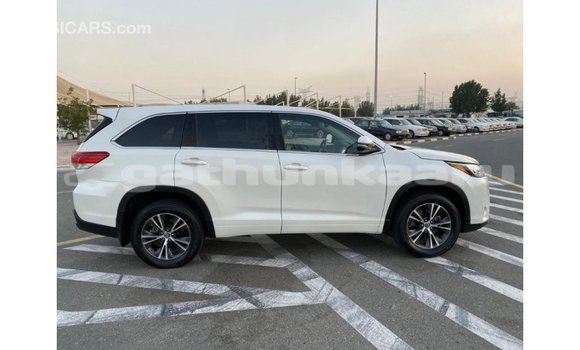 Buy Import Toyota Highlander White Car in Import - Dubai in Baa Buy Import Toyota Highlander White Car in Import - Dubai in Baa