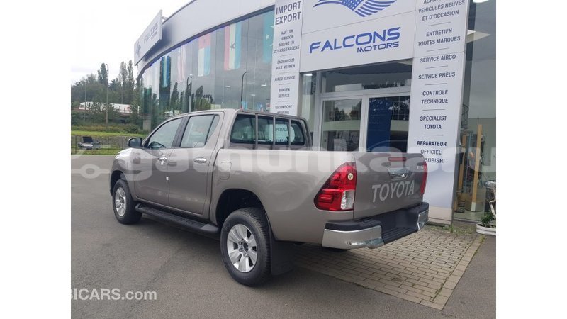 Big with watermark toyota hilux baa import dubai 1928