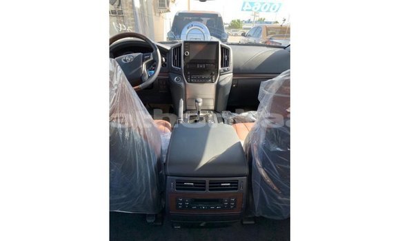 Buy Import Toyota Land Cruiser White Car in Import - Dubai in Baa Buy Import Toyota Land Cruiser White Car in Import - Dubai in Baa