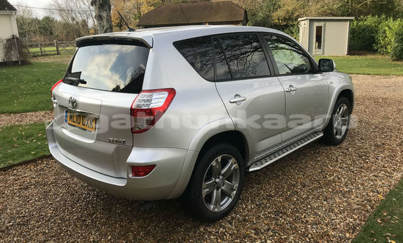 Buy Used Toyota RAV4 Silver Car in Dhonfanu in Baa Buy Used Toyota RAV4 Silver Car in Dhonfanu in Baa