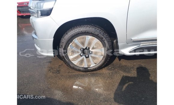 Buy Import Toyota Land Cruiser Other Car in Import - Dubai in Baa Buy Import Toyota Land Cruiser Other Car in Import - Dubai in Baa