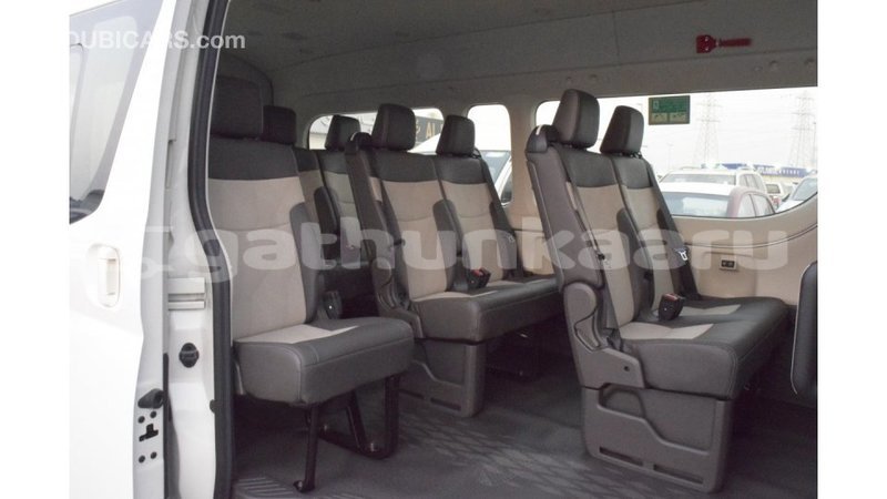 Big with watermark toyota hiace baa import dubai 1989