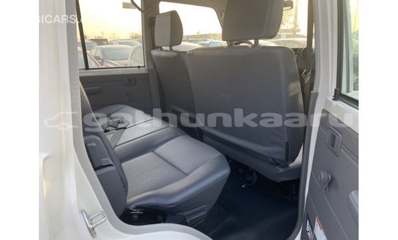 Buy Import Toyota Land Cruiser White Car in Import - Dubai in Baa Buy Import Toyota Land Cruiser White Car in Import - Dubai in Baa
